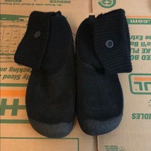 Keen ankle boots size 9 black